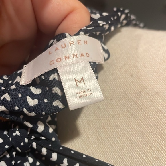 EUC Lauren Conrad Navy with white Hearts Blouse Size Medium - Picture 8 of 9